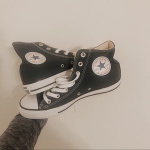 CONVERSE - BRAND NEW - navy blue high tops